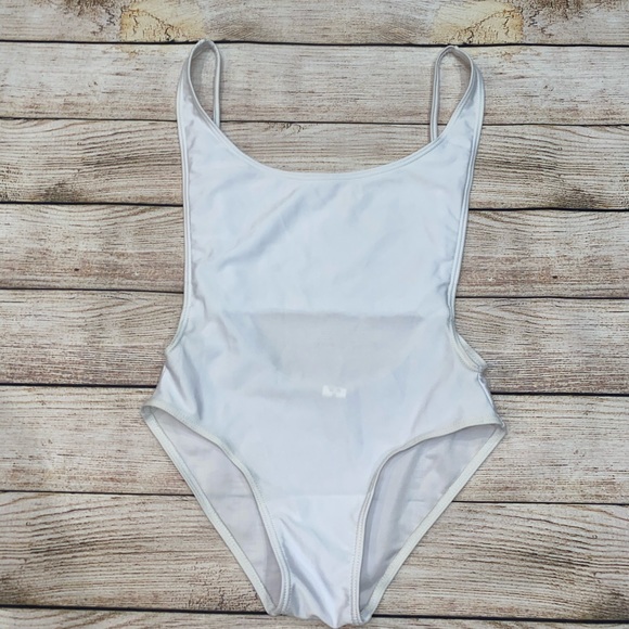 One Piece Bikini - Picture 4 of 6